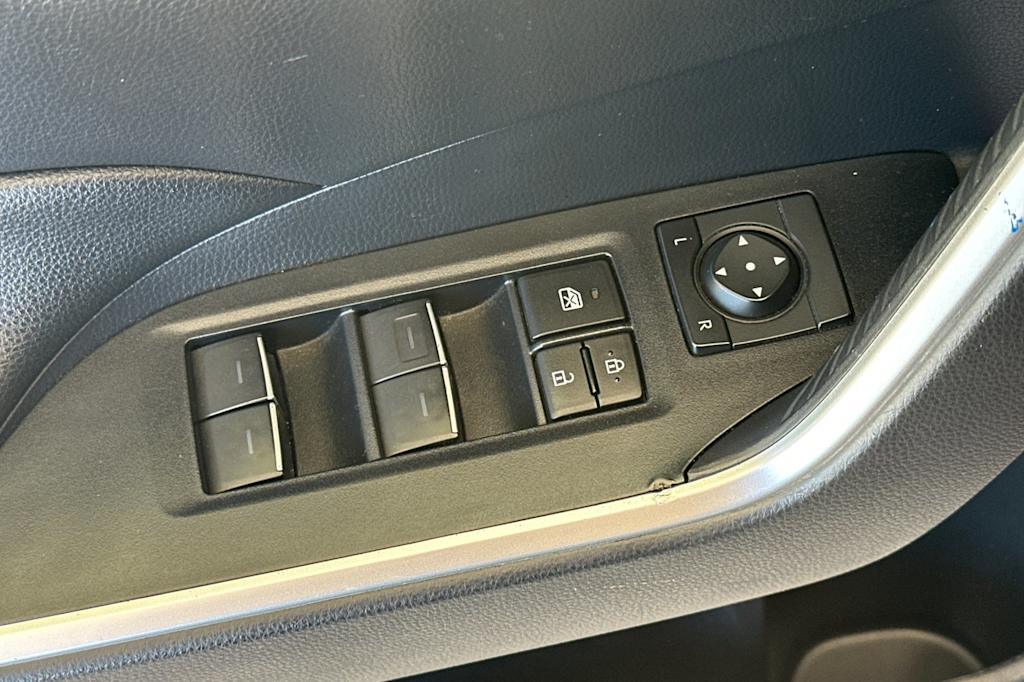 Thumbnail: 2022 Toyota RAV4 - 22