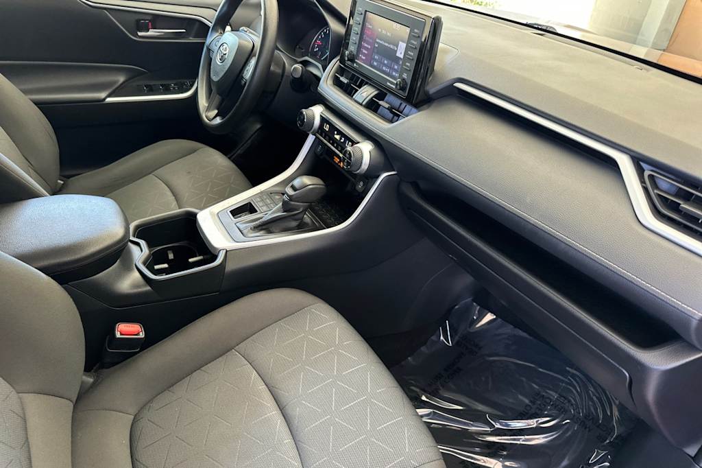 Thumbnail: 2022 Toyota RAV4 - 11