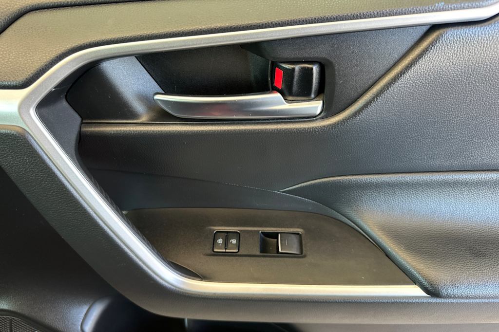 Thumbnail: 2022 Toyota RAV4 - 25