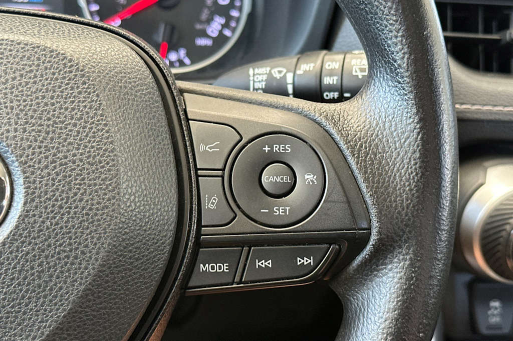 Thumbnail: 2022 Toyota RAV4 - 31