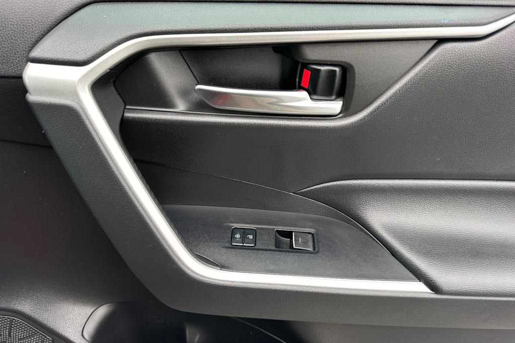 Thumbnail: 2022 Toyota RAV4 - 25