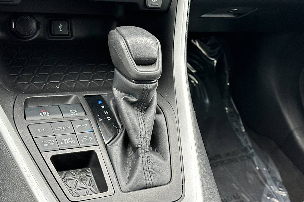 Thumbnail: 2022 Toyota RAV4 - 15