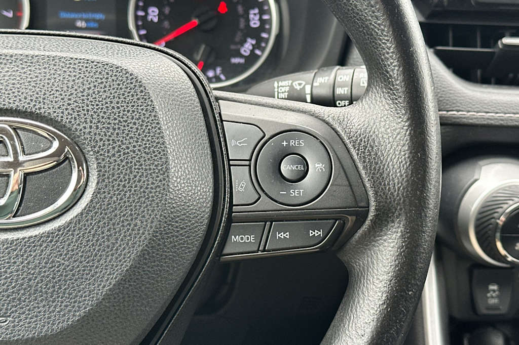 Thumbnail: 2022 Toyota RAV4 - 31