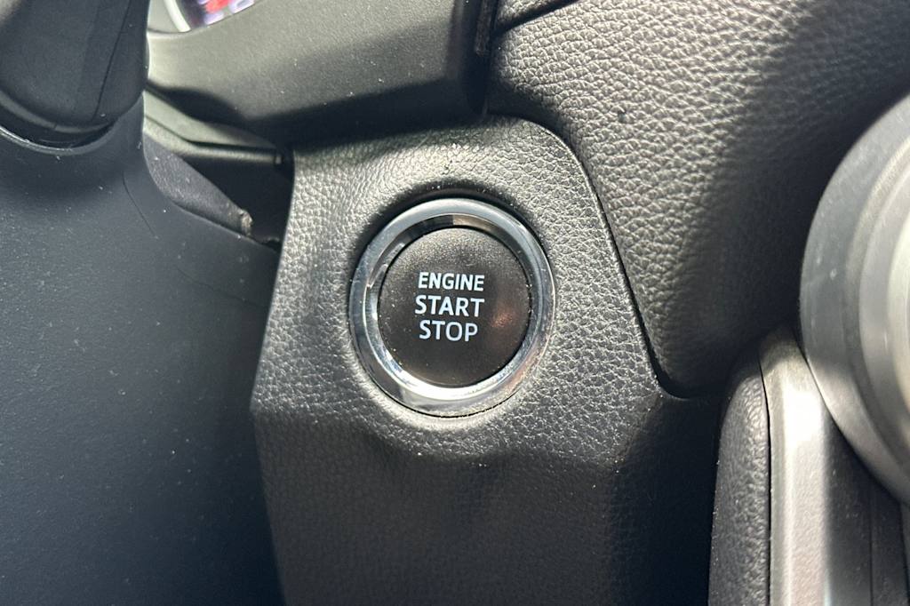 2020 Toyota RAV4 XLE 28