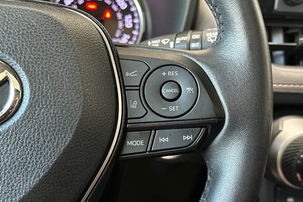 Thumbnail: 2020 Toyota RAV4 - 31