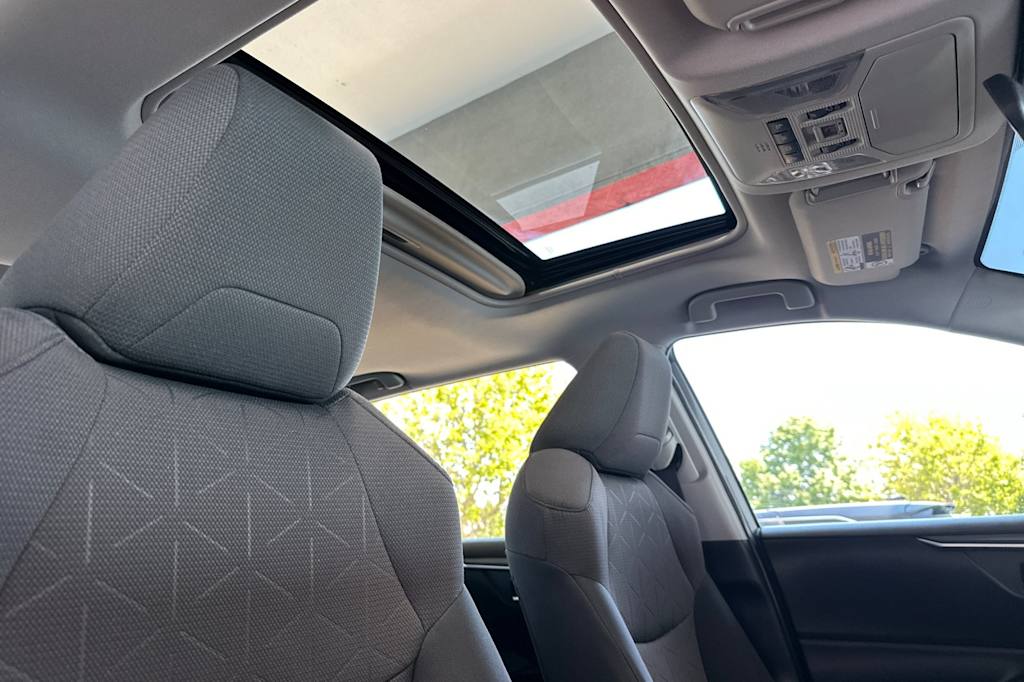 Thumbnail: 2020 Toyota RAV4 - 24