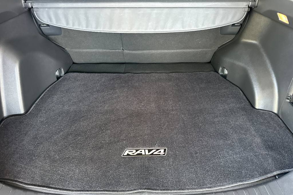 Thumbnail: 2020 Toyota RAV4 - 16