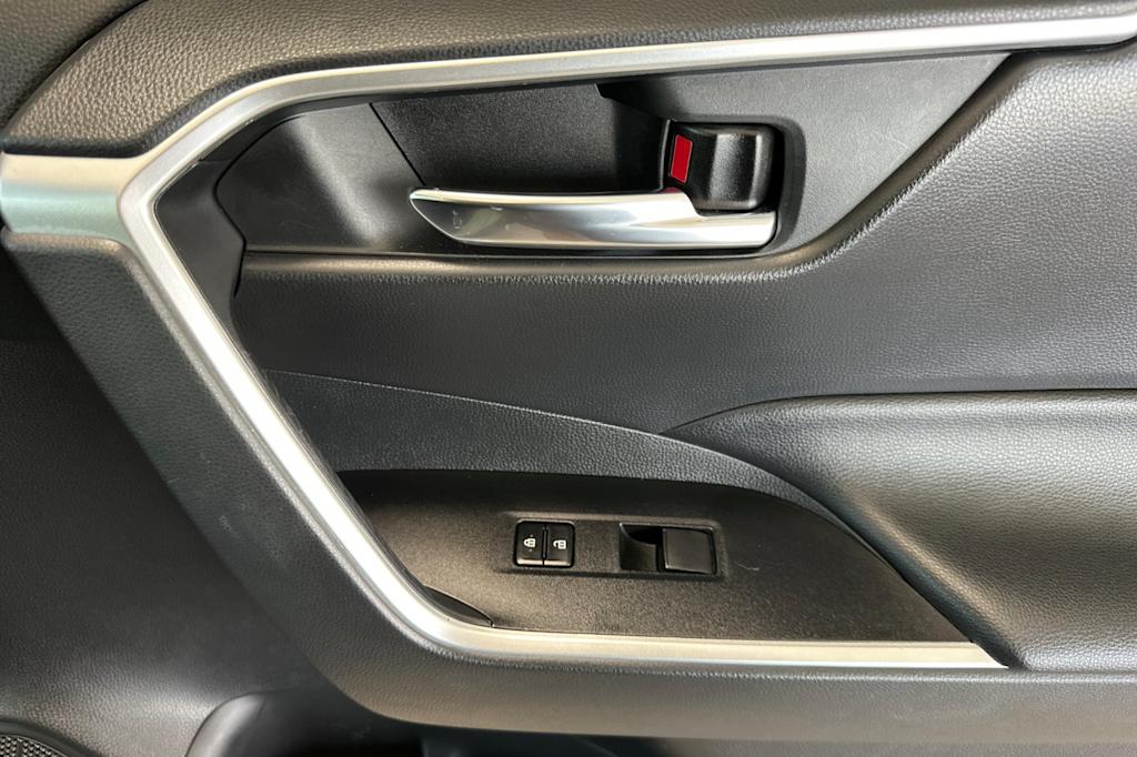 Thumbnail: 2020 Toyota RAV4 - 25