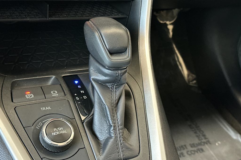 Thumbnail: 2020 Toyota RAV4 - 14