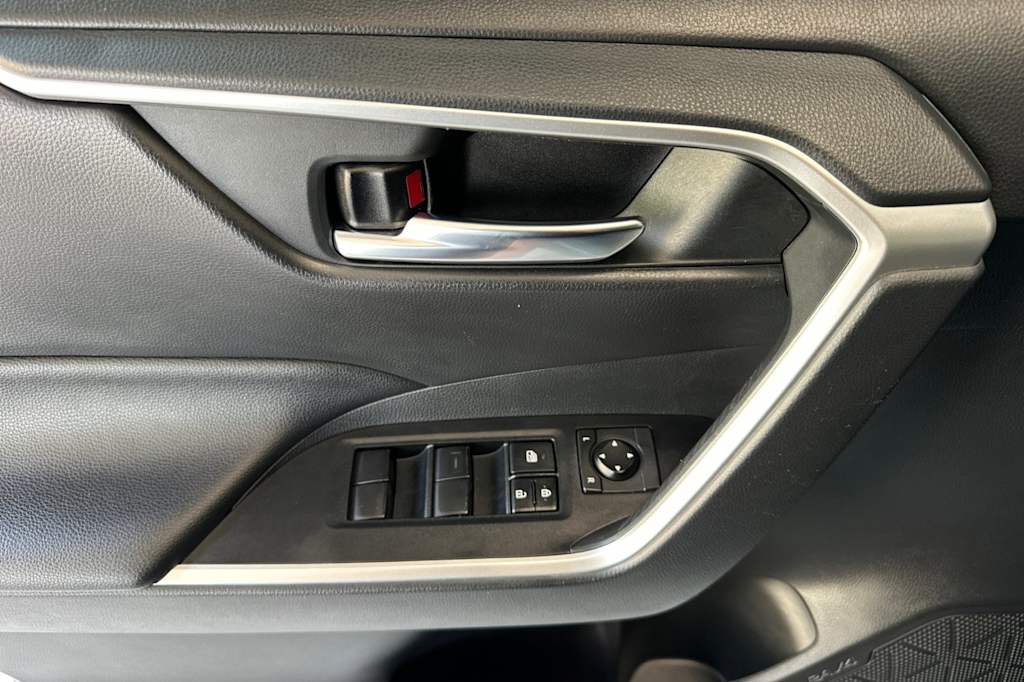 Thumbnail: 2020 Toyota RAV4 - 21