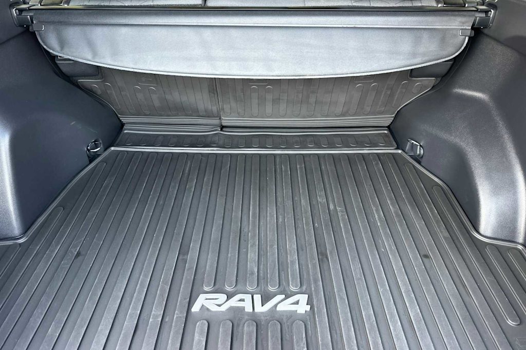 2024 Toyota RAV4 XLE 16