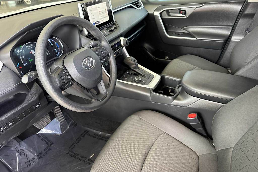 2024 Toyota RAV4 XLE 9