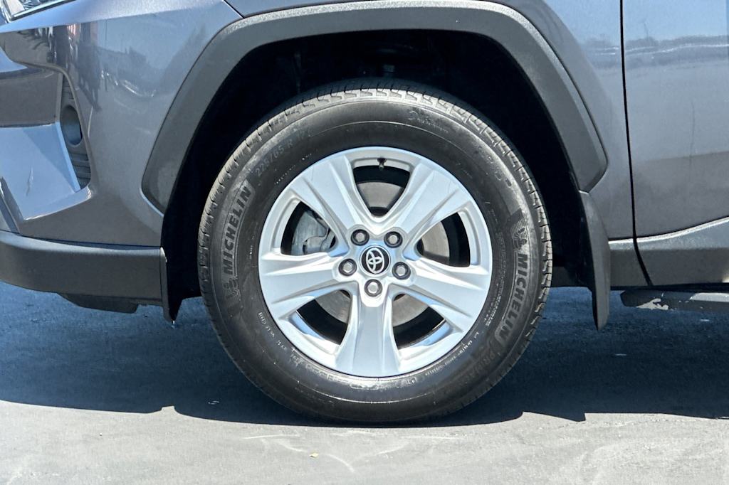 Thumbnail: 2021 Toyota RAV4 - 8