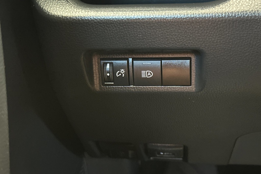 Thumbnail: 2021 Toyota RAV4 - 33