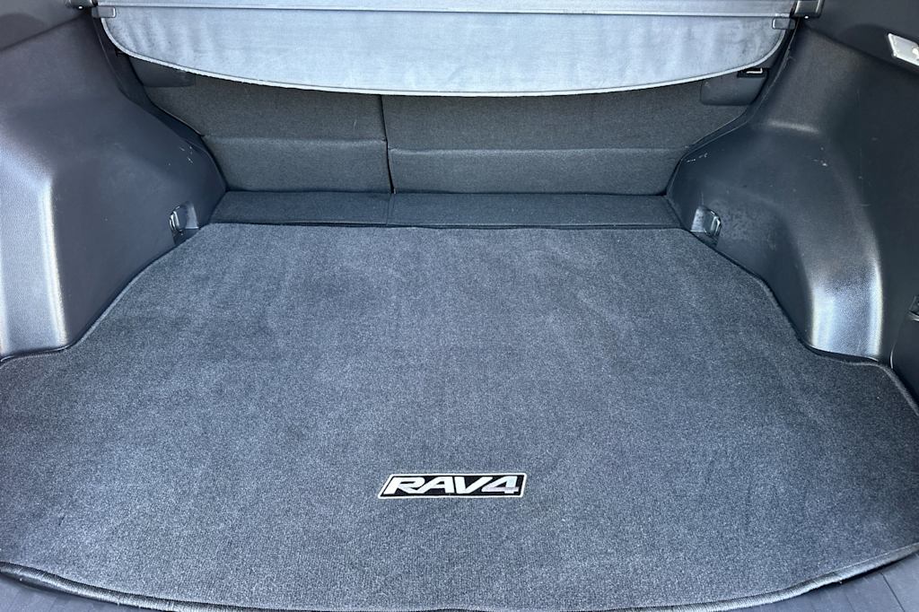 Thumbnail: 2021 Toyota RAV4 - 16