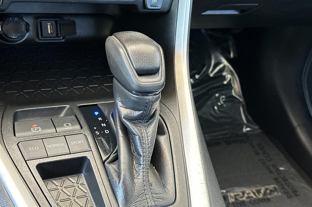 Thumbnail: 2021 Toyota RAV4 - 14