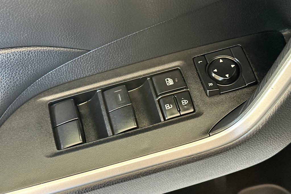 Thumbnail: 2021 Toyota RAV4 - 22