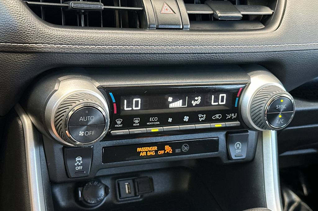 Thumbnail: 2021 Toyota RAV4 - 27