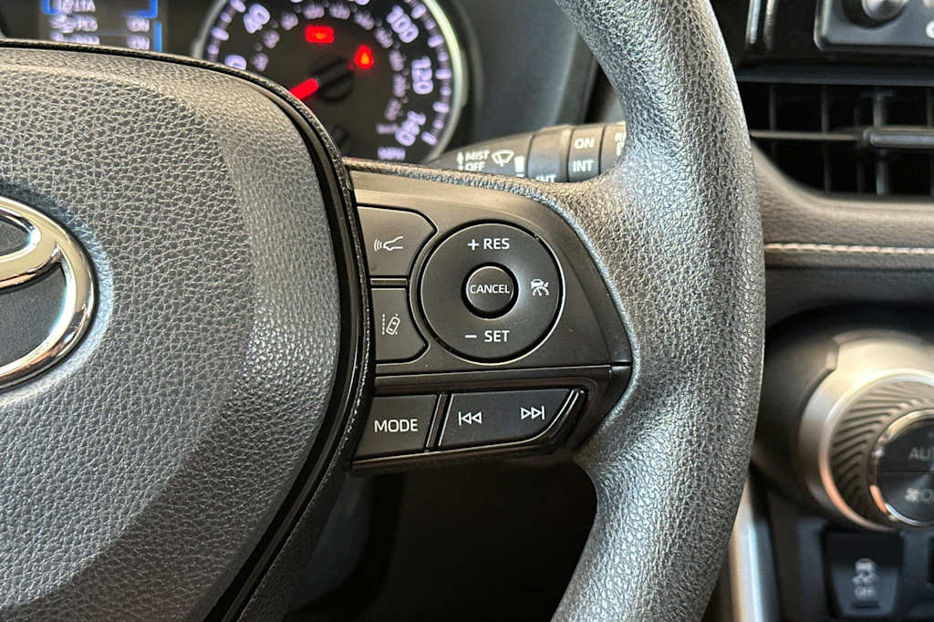 Thumbnail: 2021 Toyota RAV4 - 31