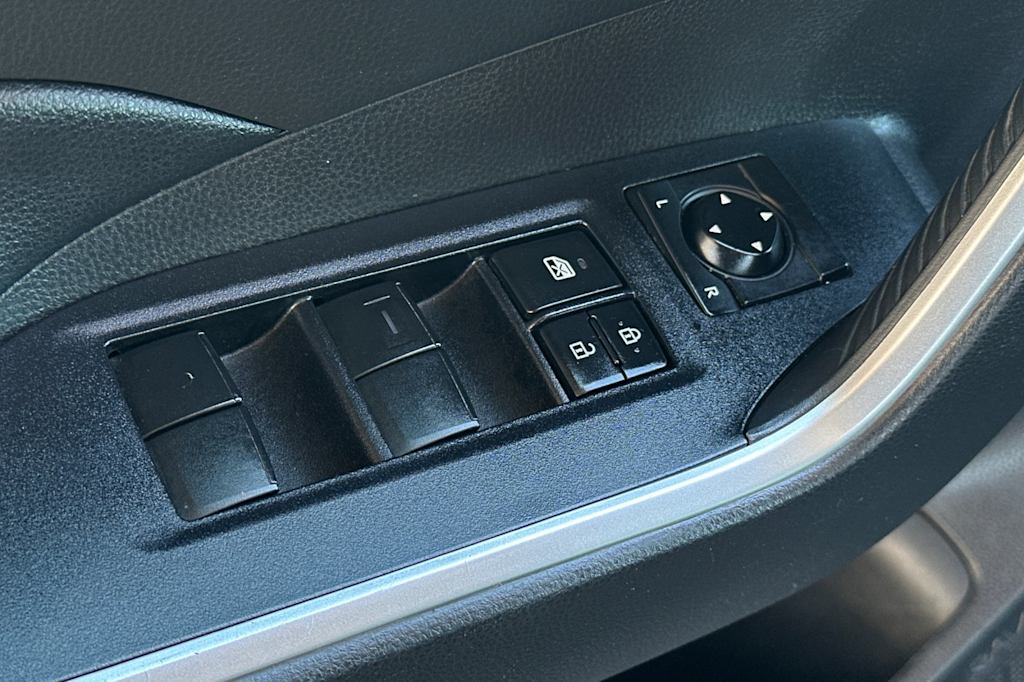 Thumbnail: 2020 Toyota RAV4 - 23