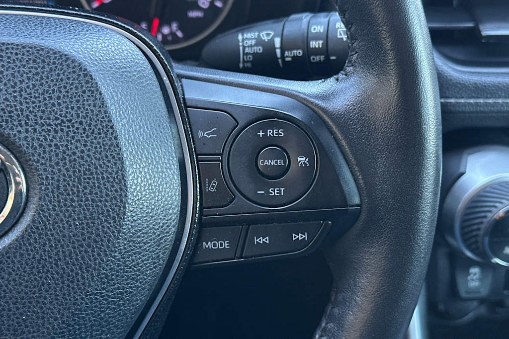 Thumbnail: 2020 Toyota RAV4 - 31