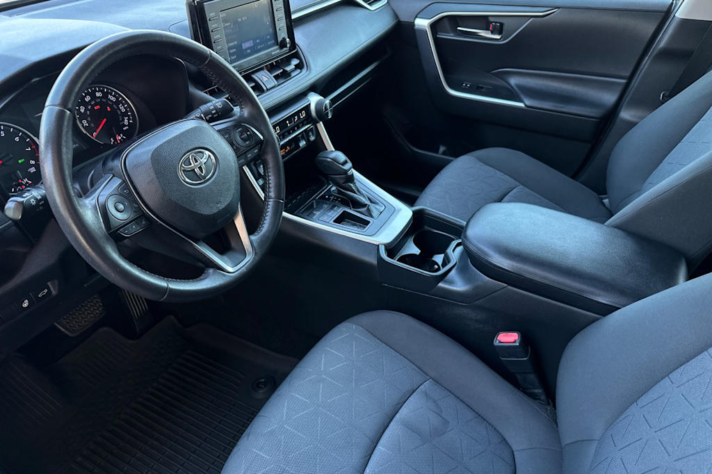 Thumbnail: 2020 Toyota RAV4 - 9
