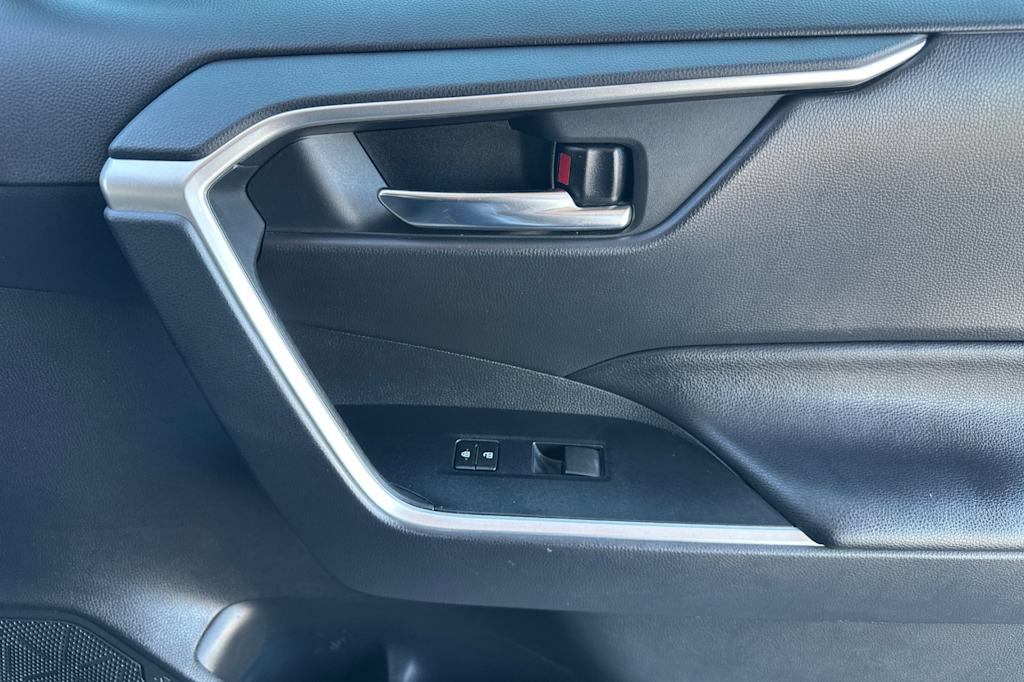 Thumbnail: 2020 Toyota RAV4 - 25