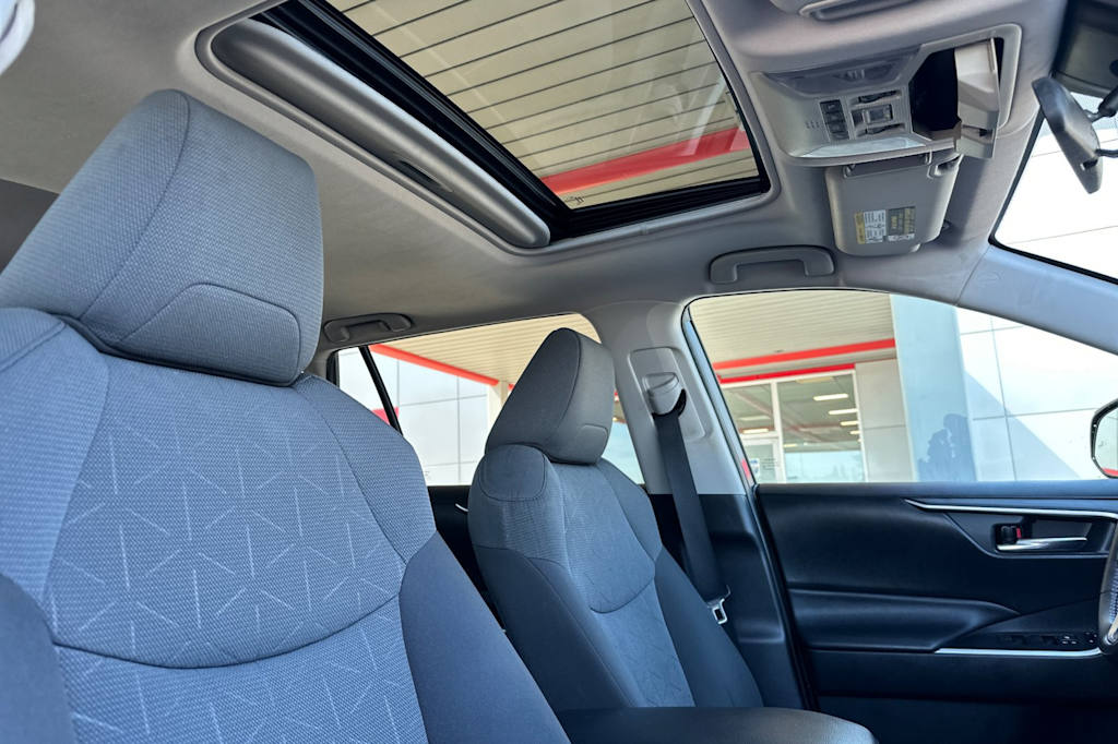 Thumbnail: 2020 Toyota RAV4 - 10