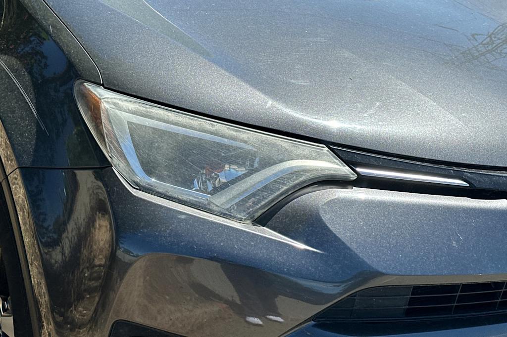 Thumbnail: 2018 Toyota RAV4 - 9