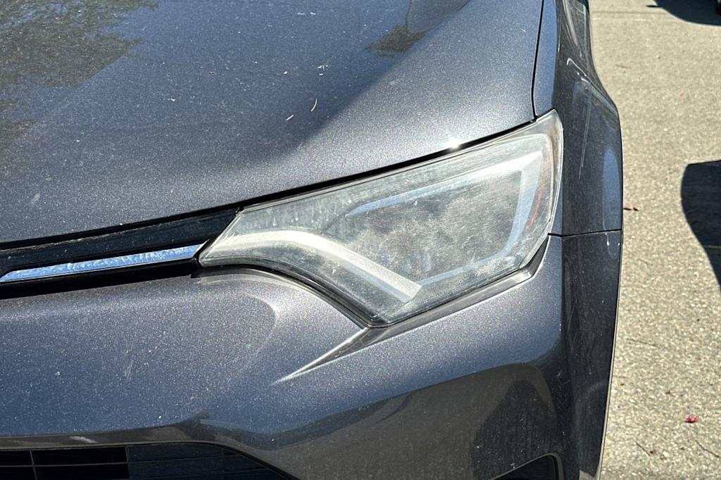 Thumbnail: 2018 Toyota RAV4 - 12