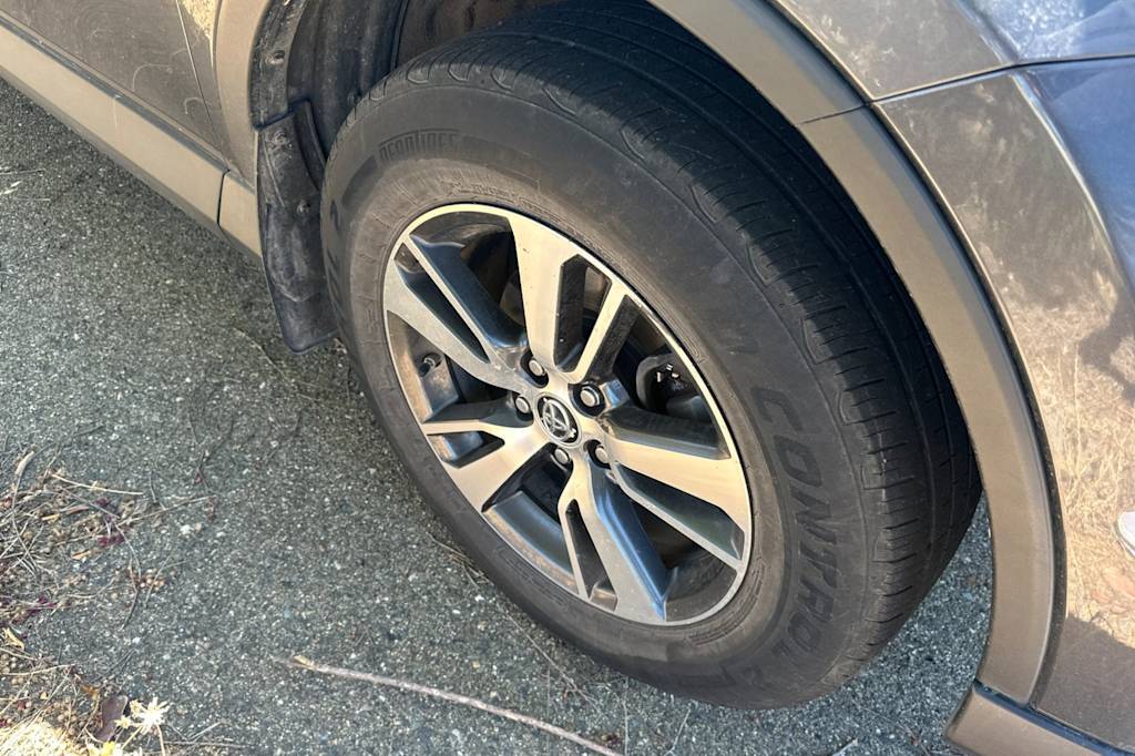 Thumbnail: 2018 Toyota RAV4 - 6
