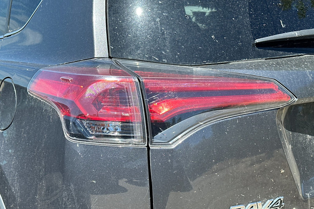 Thumbnail: 2018 Toyota RAV4 - 15