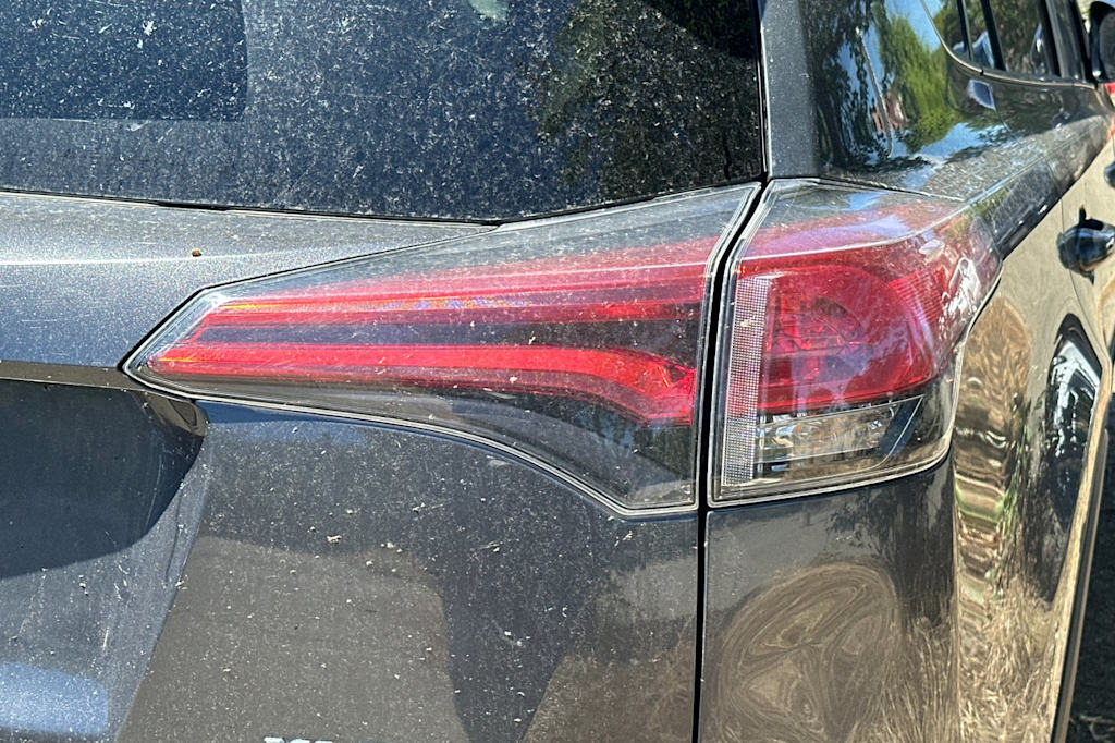 Thumbnail: 2018 Toyota RAV4 - 17
