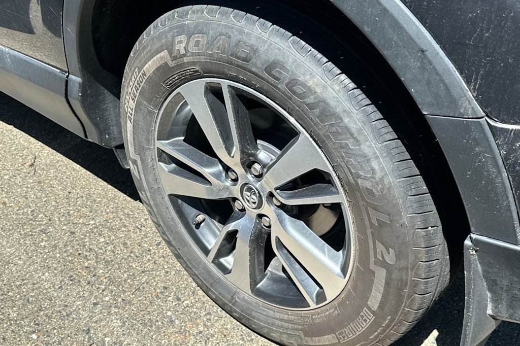 Thumbnail: 2018 Toyota RAV4 - 18