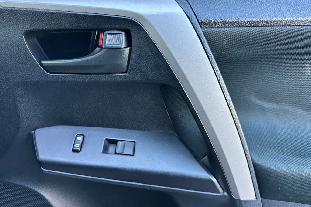 Thumbnail: 2016 Toyota RAV4 - 25