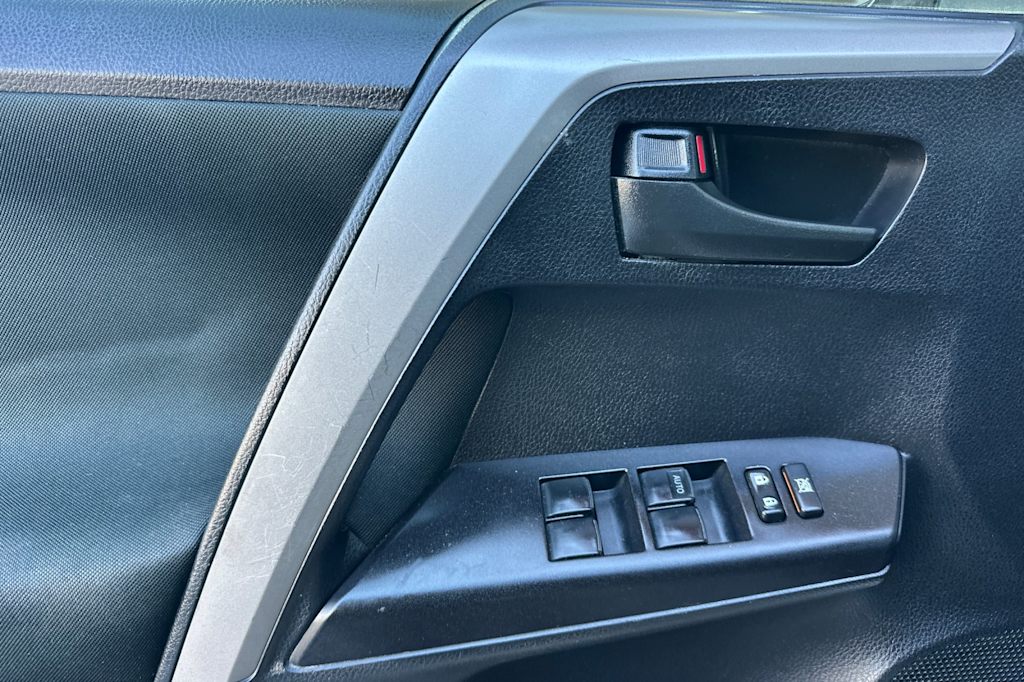 Thumbnail: 2016 Toyota RAV4 - 22