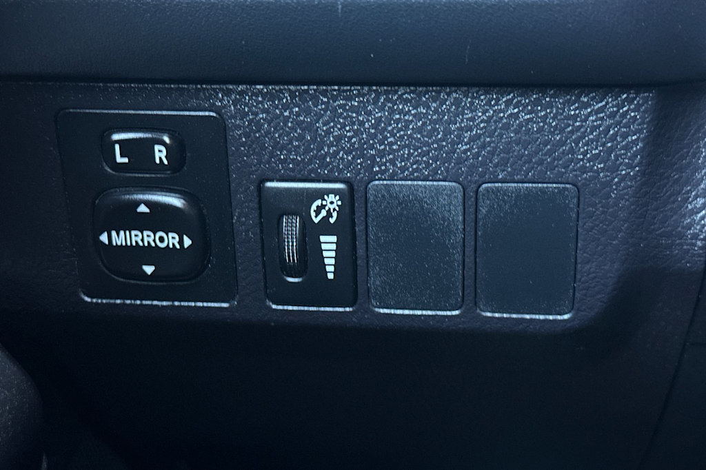 Thumbnail: 2016 Toyota RAV4 - 32