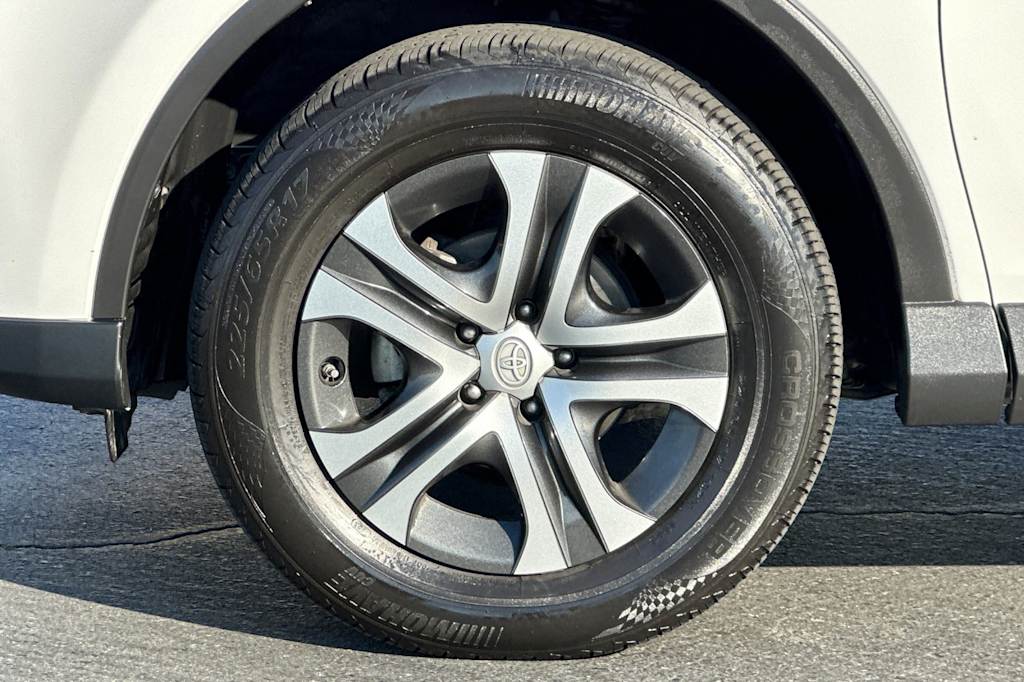 Thumbnail: 2016 Toyota RAV4 - 8