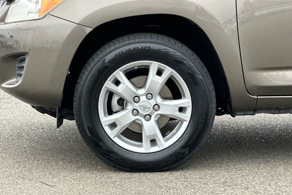 Thumbnail: 2011 Toyota RAV4 - 30