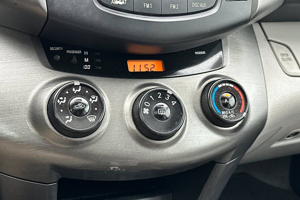 Thumbnail: 2011 Toyota RAV4 - 24