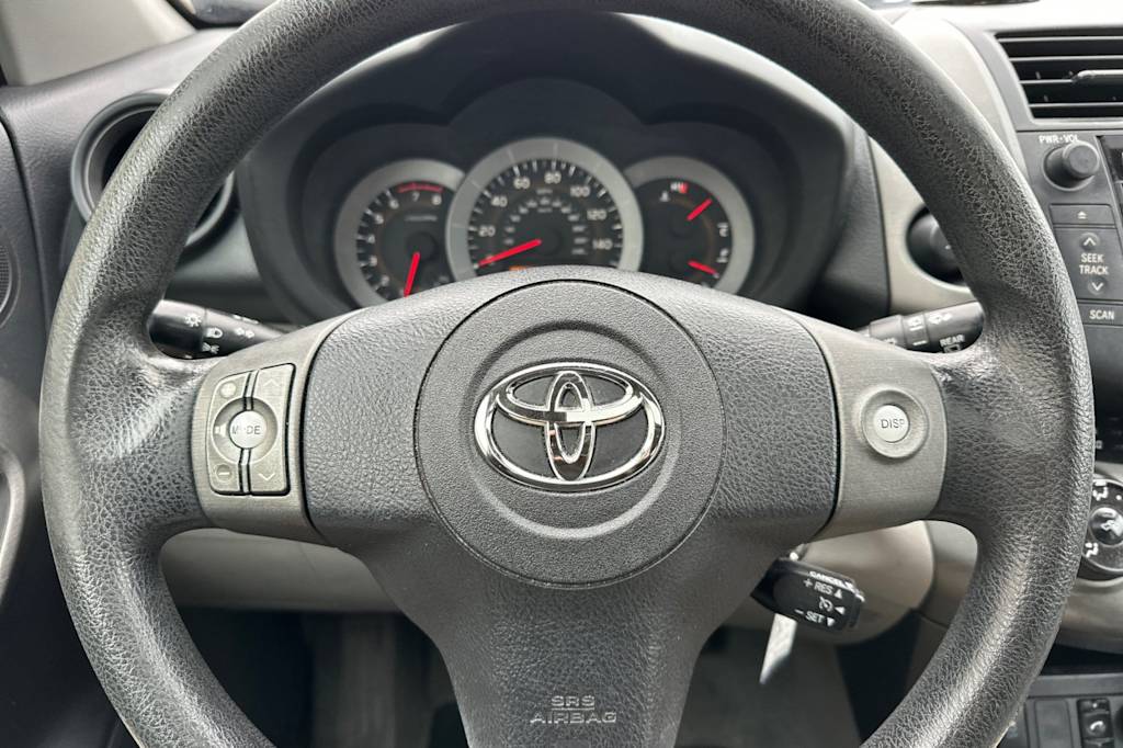 Thumbnail: 2011 Toyota RAV4 - 25