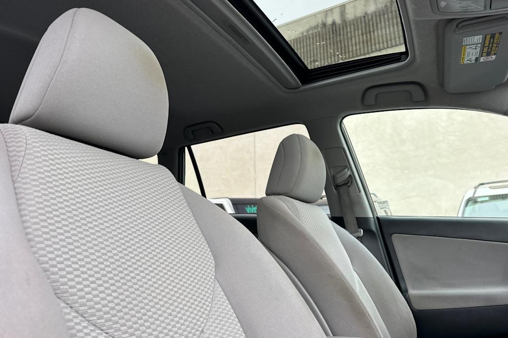 Thumbnail: 2011 Toyota RAV4 - 11