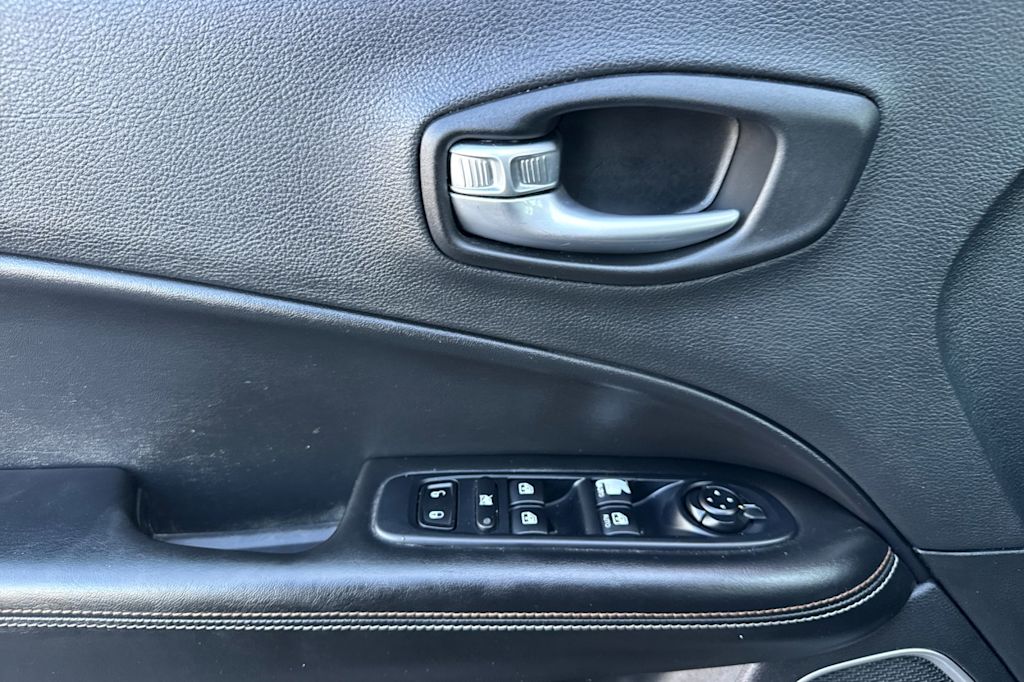 Thumbnail: 2021 Jeep Compass - 22