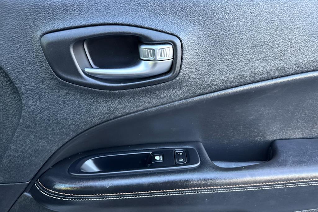 Thumbnail: 2021 Jeep Compass - 25