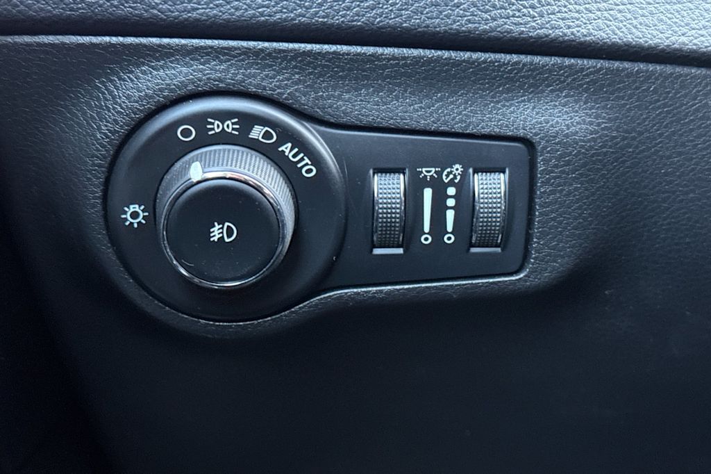 Thumbnail: 2021 Jeep Compass - 33