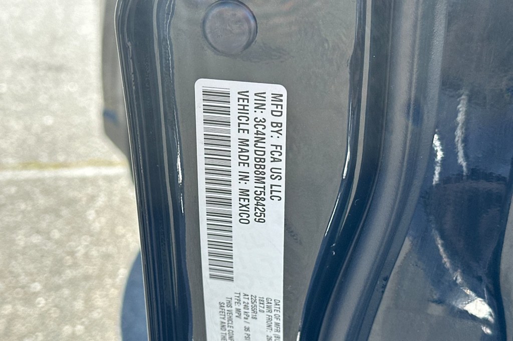 Thumbnail: 2021 Jeep Compass - 17