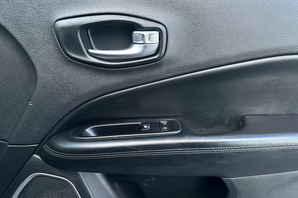 Thumbnail: 2021 Jeep Compass - 25