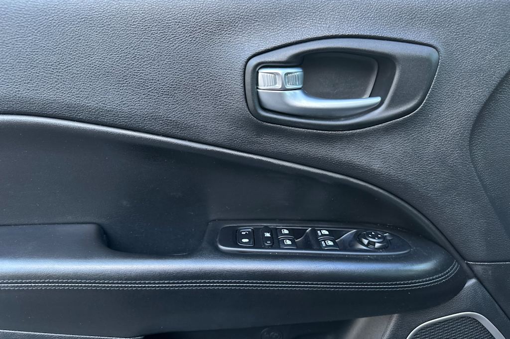 Thumbnail: 2021 Jeep Compass - 21