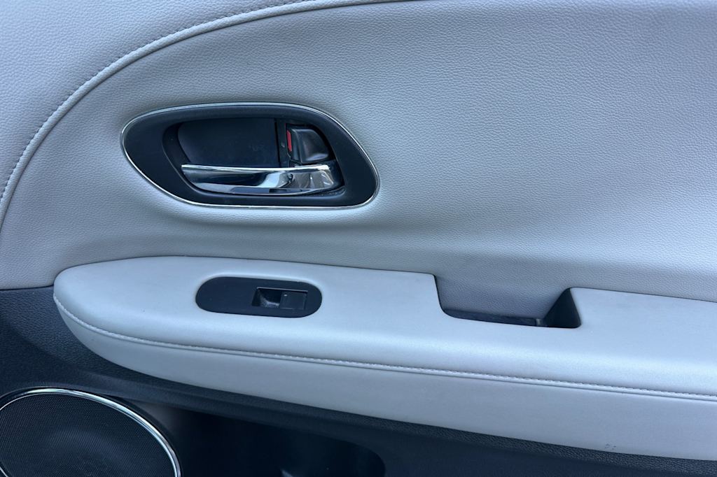 Thumbnail: 2016 Honda HR-V - 24