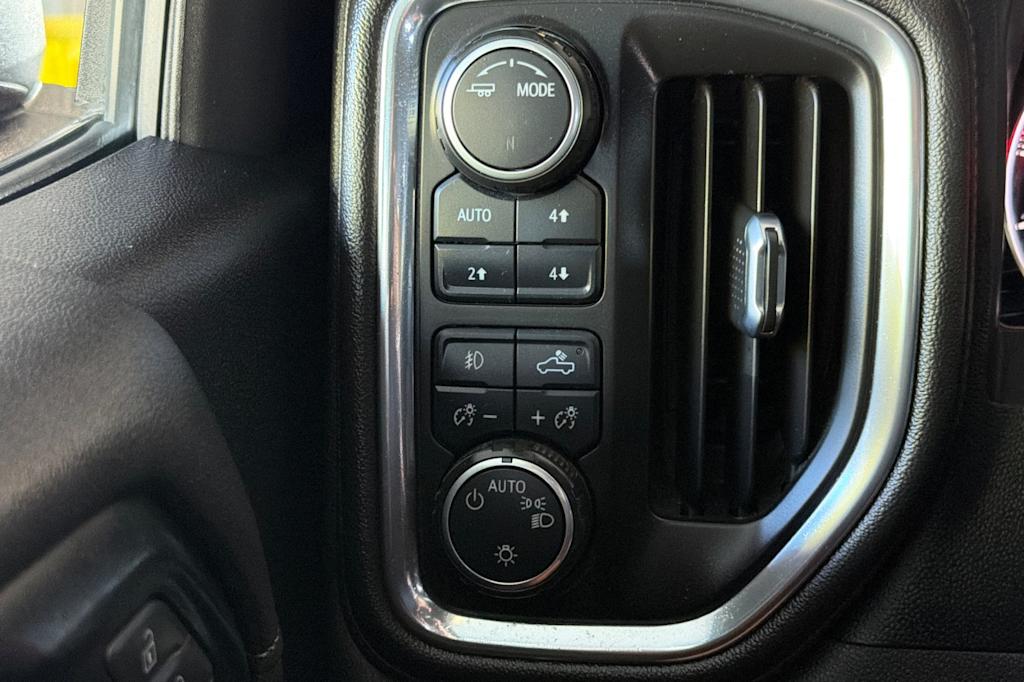 Thumbnail: 2020 Chevrolet Silverado 1500 - 33